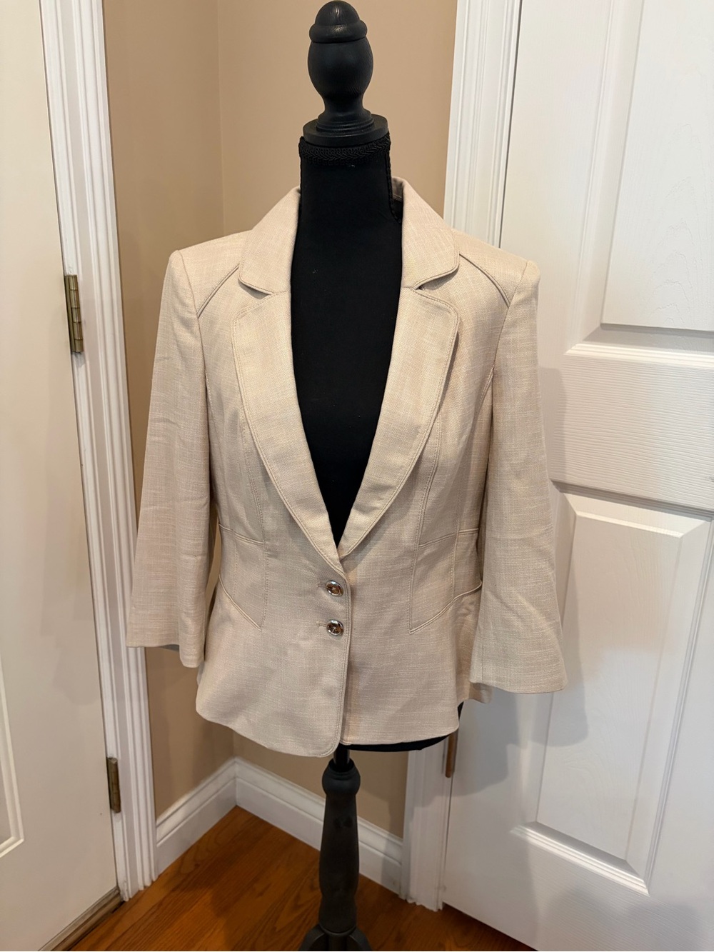 White House Black Market Cream Tailored Women's Blazer